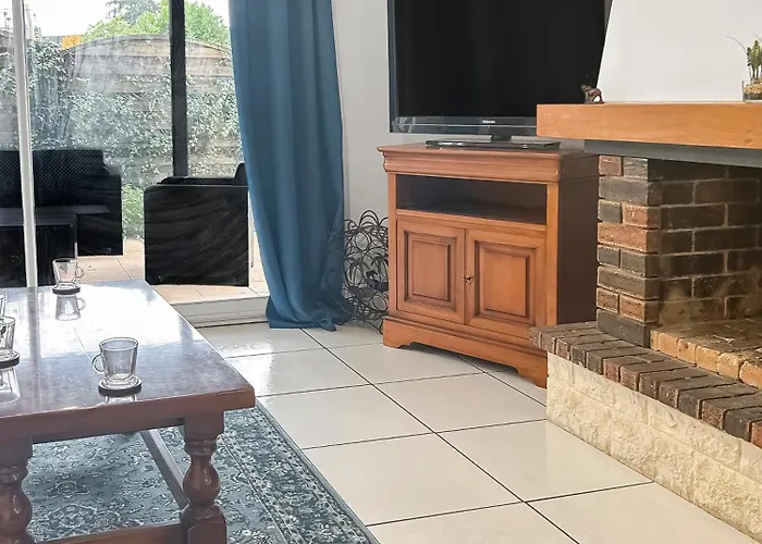 Maison Lumineuse, Jardin Et Wi-fi Gratuit Hébergement de vacances *